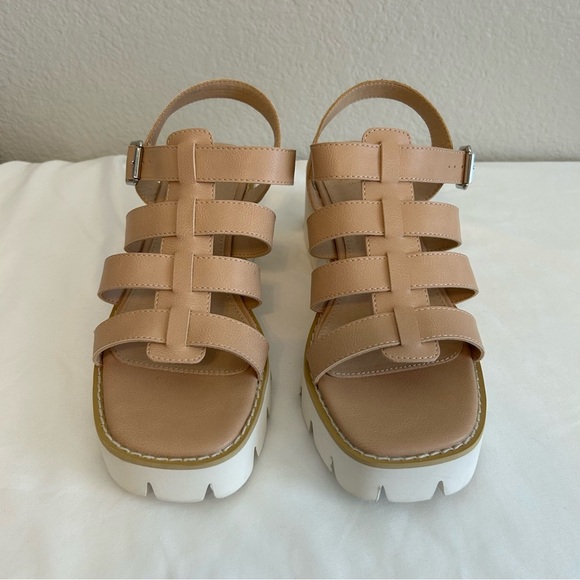 Oasis Society Women’s Platform Gladiator Sandal in Light Tan/White, Size 8.5 - Picture 3 of 9